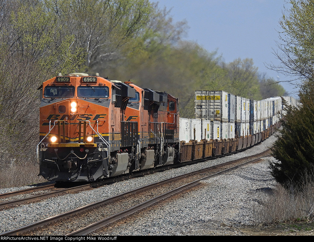 BNSF 6909